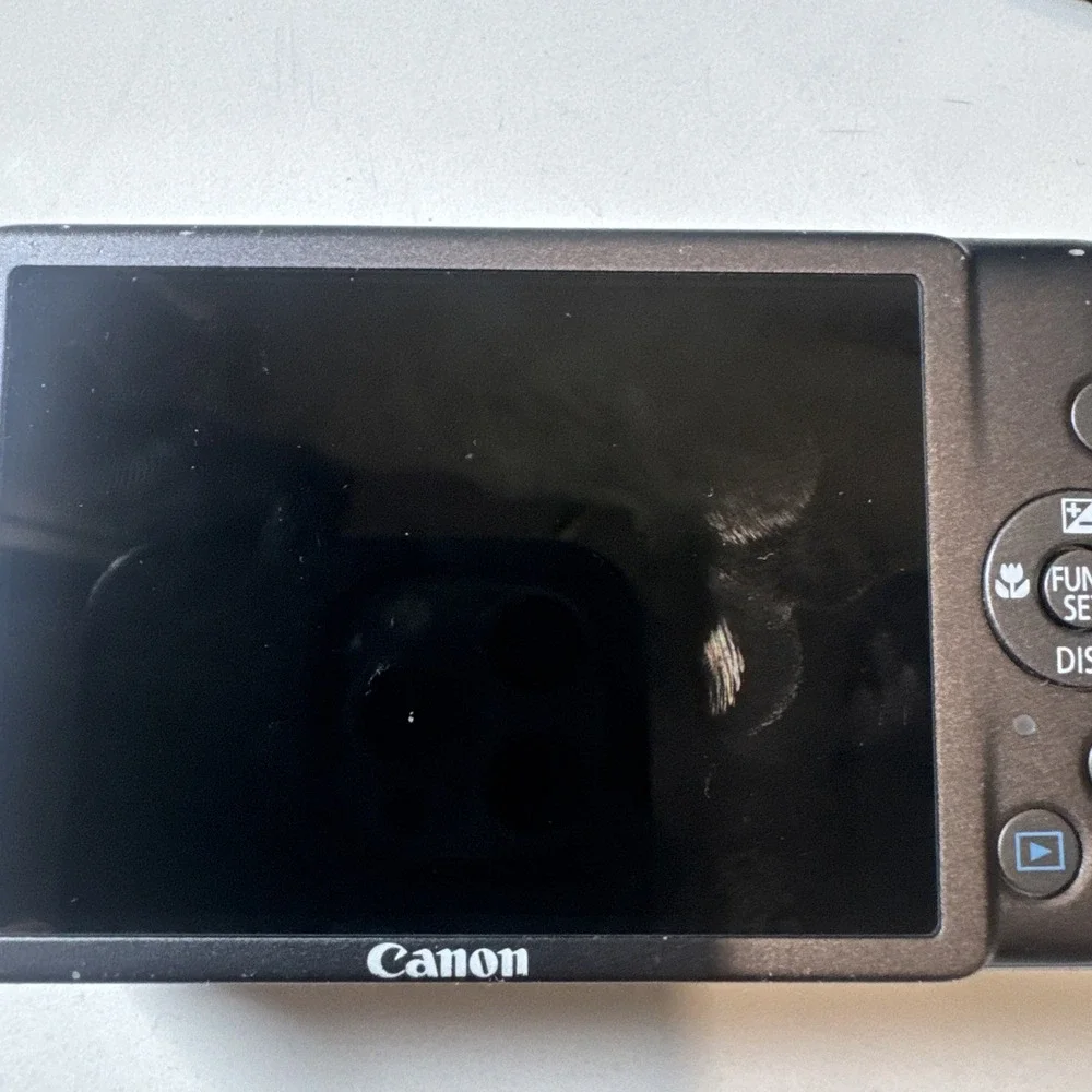 Canon PowerShot ELPH 100 HS 12.1 Mega Pixels 4X Zoom Bundle WORKS- READ DETAILS*